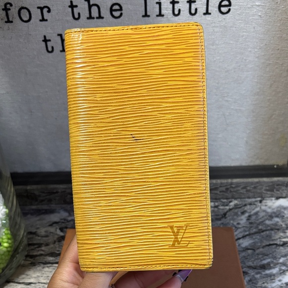 Louis Vuitton Vibrant Yellow Key & Card Holder - Picture 1 of 4
